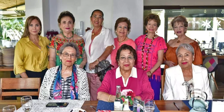 Fotos: Rubén Morales // Celia Martínez Álvarez, Irene Rodríguez de Díaz, Sol Álvarez, Juanita Gómez, Marien Topete Leonor Hurtado, Olguita Scheremberg, Mary Marichalar y Tere Herrera.