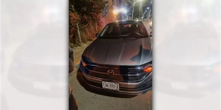 Elementos de la Policía Vial resguardaron la zona del choque en la calle La Cieneguita.