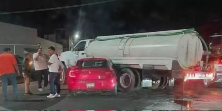 La unidad del Sindicato Joven de México involucrada en el percance no portaba placas de circulación.