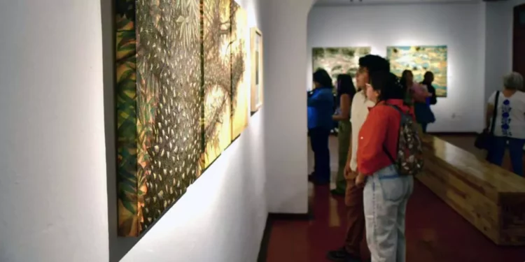 La exposición Introspección reúne el trabajo de trece creadoras.