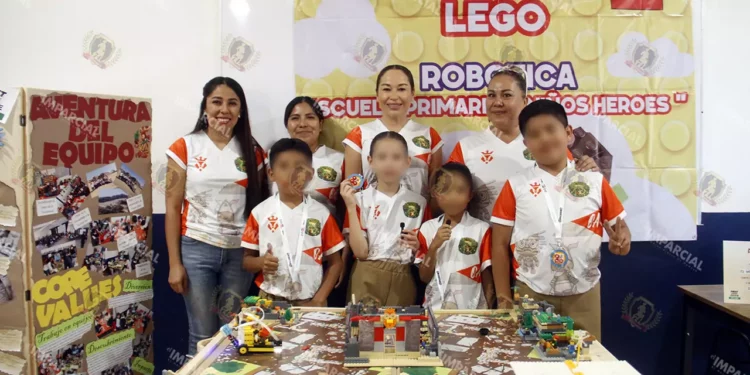 Maribel Santiago, Zoar Jemima Jarquín López, Daniela Patricia Sánchez Guzmán y Lizeth Anahí Guevara Noyola participaron en el proyecto.