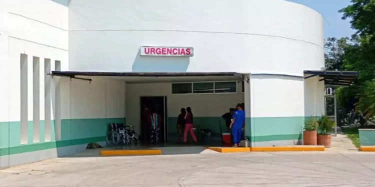 Raúl R.D., de 45 años, fue ingresado de emergencia al hospital de Putla.