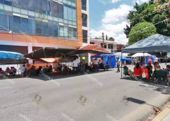 Foto: Adrián Gaytán // Cumple 8 días el cierre de Avenida Universidad.