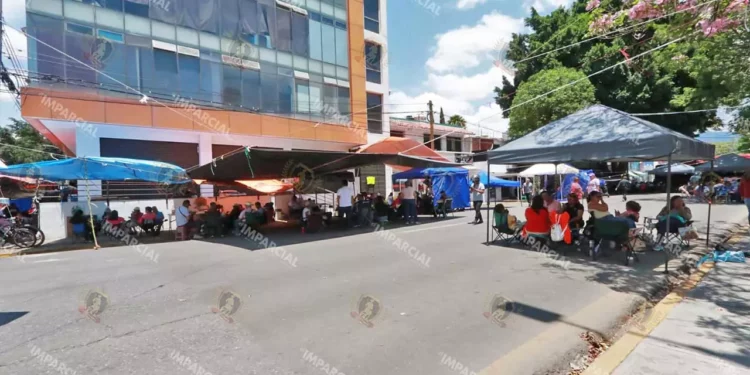 Foto: Adrián Gaytán // Cumple 8 días el cierre de Avenida Universidad.