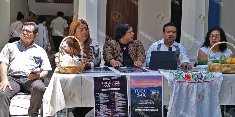 Foto: Lisbeth Mejía // Anuncio de los festejos por el aniversario de la fundación de Tututepec.