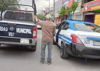 El choque lateral entre las dos unidades de transporte público movilizó a los cuerpos de vialidad.