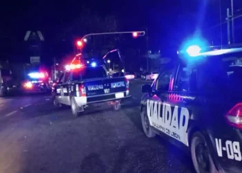 El joven de 22 años fue auxiliado por paramédicos de CNE.