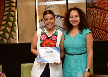 Foto: Rubén Morales // La presidenta de AMEXME Oaxaca, Itandehui Ramírez Como, agradeció la participación de invitados especiales.