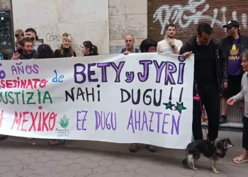 A 16 años de la tragedia en San Juan Copala, los rostros de Bety Cariño y Jyri Jaakkola encabezan las protestas en México y Finlandia.