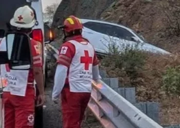 Choque en carretera de cuota deja dos lesionados en Tehuantepec
