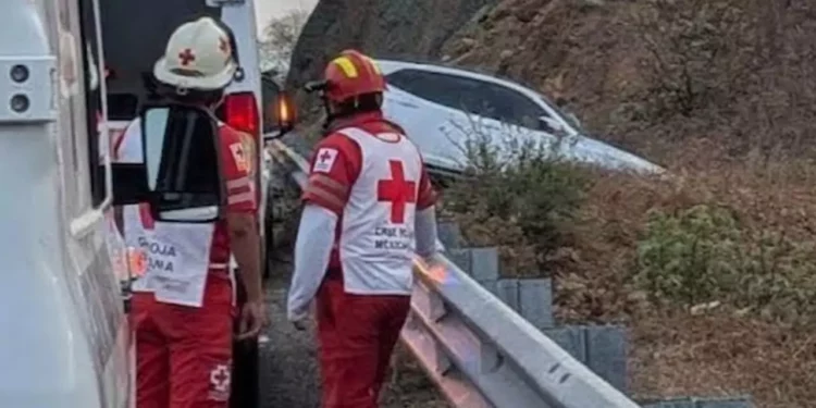 Choque en carretera de cuota deja dos lesionados en Tehuantepec