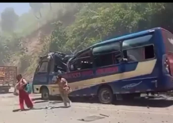 VIDEO | Devastadoras imágenes: ataque con explosivos en la Vía Panamericana deja 7 fallecidos