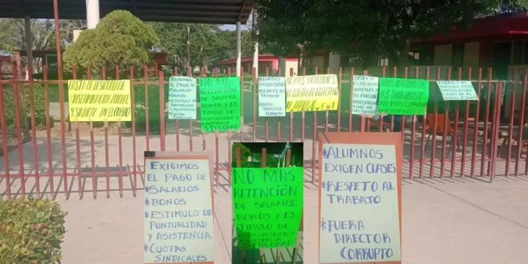 ¡Paro en COBAO Unión Hidalgo! Docentes denuncian adeudos y exigen destitución de directivo