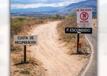 Foto: Redes Sociales // Camino alterno para “brincarse” la caseta pagando una “cuota de recuperación” a Yogana.