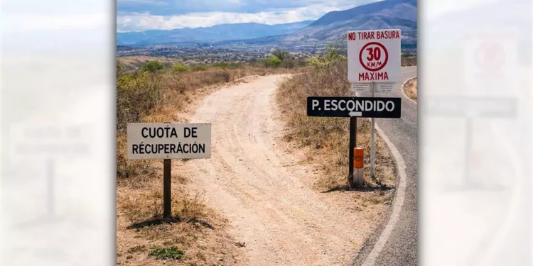 Foto: Redes Sociales // Camino alterno para “brincarse” la caseta pagando una “cuota de recuperación” a Yogana.