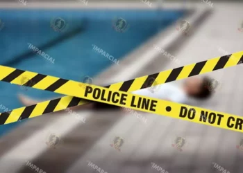Autoridades acudieron al balneario El Zuzul tras el hallazgo del cuerpo de un joven que presuntamente murió ahogado.