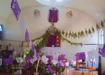 ¿Por qué se tapan los santos en Semana Santa? El misterioso significado de los mantos morados