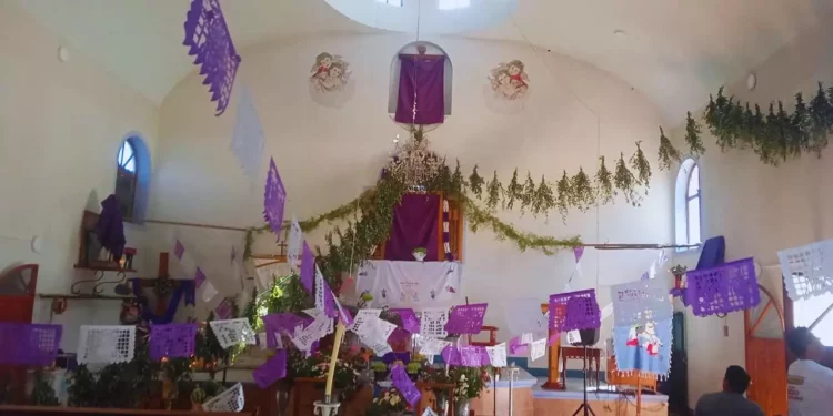 ¿Por qué se tapan los santos en Semana Santa? El misterioso significado de los mantos morados