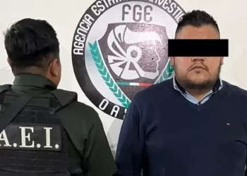 Arrestan a conductor que transportaba escopeta en unidad de pasajeros en Oaxaca