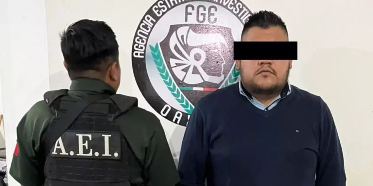 Arrestan a conductor que transportaba escopeta en unidad de pasajeros en Oaxaca