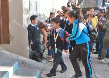 Foto: Adrián Gaytán // De nueva cuenta escuelas públicas y privadas abrieron sus puertas tras vacaciones de Semana Santa.