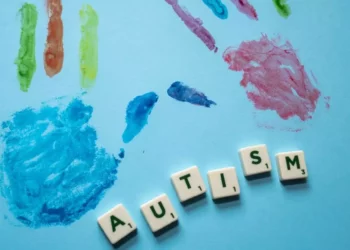 Día Mundial del Autismo 2026: Por qué el lema #MenosJuiciosMásApoyos está cambiando el paradigma