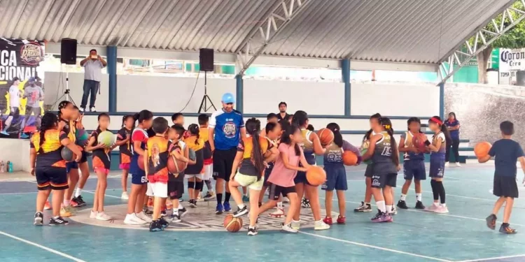 El Coach Raguá, ofrece una jornada de preparación deportiva a menores.