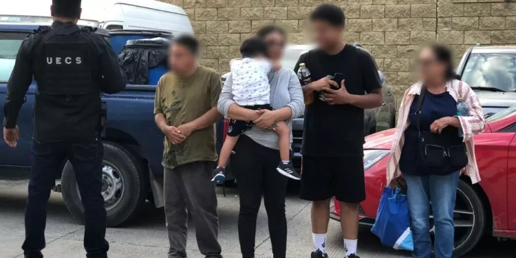 Familia es rescatada de secuestro virtual en Oaxaca tras ser aislada en hotel