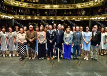 Fotos: Rubén Morales // El Club Rotario presente en el emblemático teatro Macedonio Alcalá.