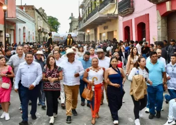El fin de semana se realizó un desfile proselitista ligado a la disputa de rectoría de la UABJO.