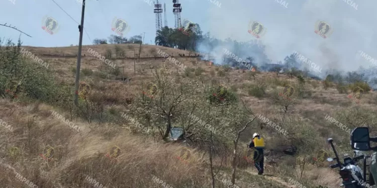 Foto: Lisbeth Mejía // El incendio registrado este jueves en el Cerro del Crestón.