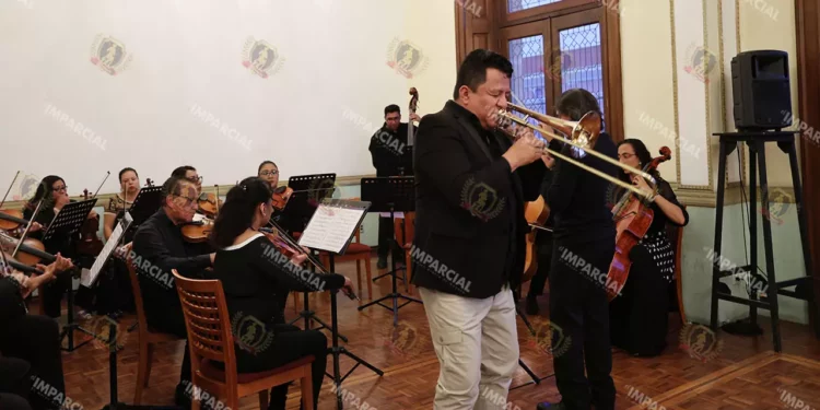 El maestro Faustino Díaz interpretó por primera vez ante el público la obra titulada 1986.