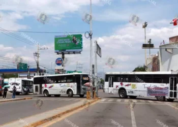 Foto: Adrián Gaytán // En estas vialidades, impidieron el paso de todo tipo de unidad de motor.