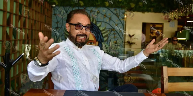 Foto: Rubén Morales // Enrique Martínez Martínez, aspirante a la rectoría de la UABJO.