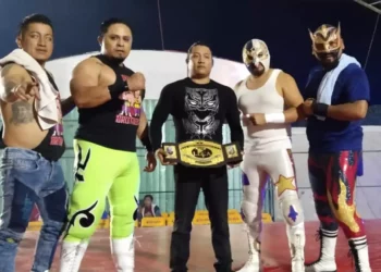 Enterprise indicó que con su padre y tío, conoció los primeros movimientos de la lucha libre.
