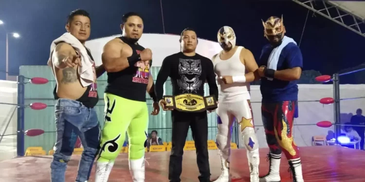 Enterprise indicó que con su padre y tío, conoció los primeros movimientos de la lucha libre.