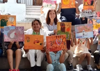 Estas mujeres se encuentran de manera permanente en este kiosko, ofertando sus productos desde el día miércoles hasta el lunes.
