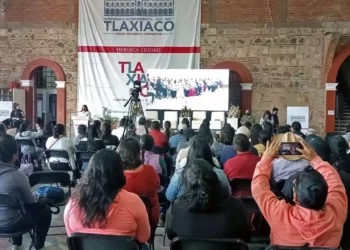 Funcionarias, autoridades electorales y lideresas participaron en el foro realizado en Tlaxiaco.