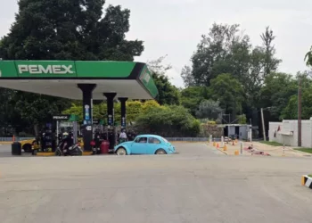 Profeco exhibirá gasolineras con precios altos y revela dónde comprar más barato