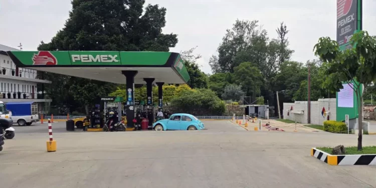 Profeco exhibirá gasolineras con precios altos y revela dónde comprar más barato