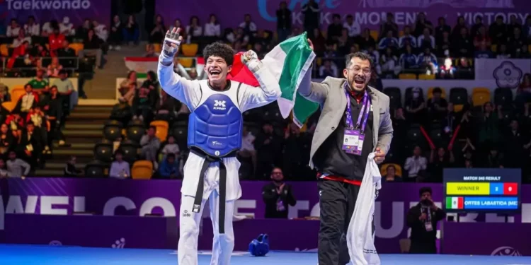 ¡Patadas de oro! El mexicano Guillermo Cortés se corona Tricampeón Mundial de Taekwondo en Tashkent 2026