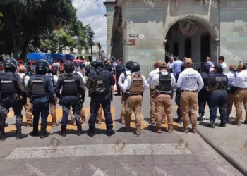 Foto: Adrián Gaytán // Habitantes de San Juan Mazatlán Mixes habían retenido a funcionarios del gobierno del estado, ante lo cual se desplegaron policías. El asunto no pasó a mayores.