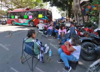 Foto: Adrián Gaytán // Impune bloqueo que afecta a la ciudadanía y nadie se atreve a aplicar la ley.