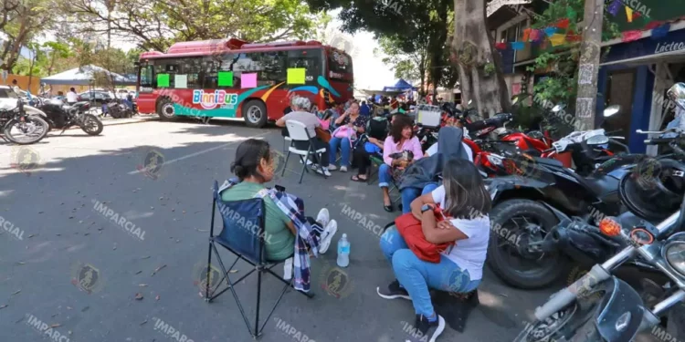 Foto: Adrián Gaytán // Impune bloqueo que afecta a la ciudadanía y nadie se atreve a aplicar la ley.