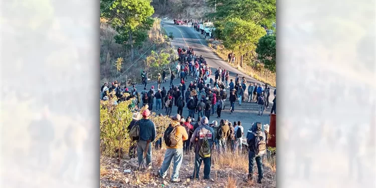 Negocian liberación de carretera 190 hacia el Istmo bloqueada en Lajarcia