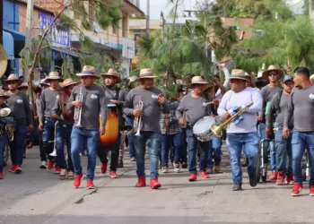 La Semana Santa en Zaachila inicia con la recepción de “Los Concheros”.