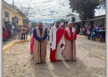 Foto: Grupo Pasión de Cristo Tlalixtac de Cabrera. // La entrada triunfal de Jesús en Jerusalén en el Domingo de Ramos.