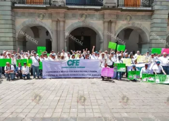 Foto: Adrián Gaytán // La protesta de jubilados y pensionados de la CFE en la ciudad de Oaxaca.
