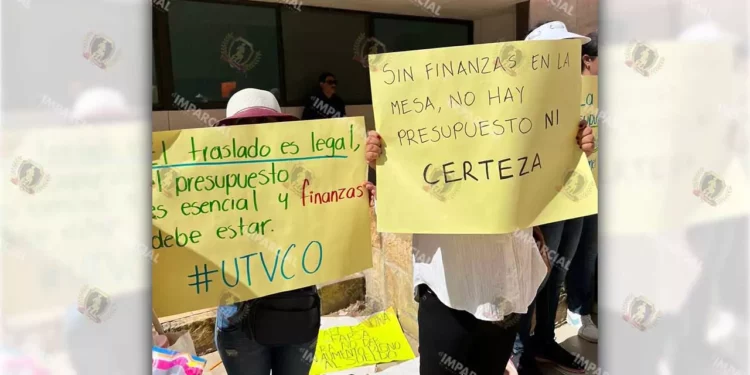 Foto: Adrián Gaytán // La protesta de trabajadores de la UTVCO en Ciudad Administrativa.