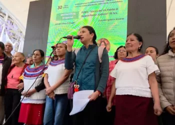 Las mujeres se manifestaron afuera de la sede de la Corte, representadas por la abogada de su comunidad, Argelia Betanzos.